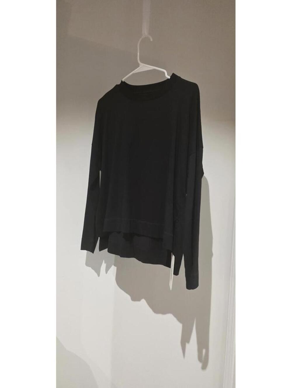 Liviana Conti Black Cropped Long Sleeve Crew Neck Activewear Top Women's Size L